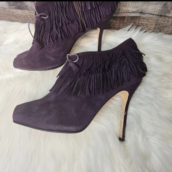 Manolo Blahnik Nabuoppla Fringe Ankle Boot in Plum Purple Size 40.½ - Picture 2 of 12